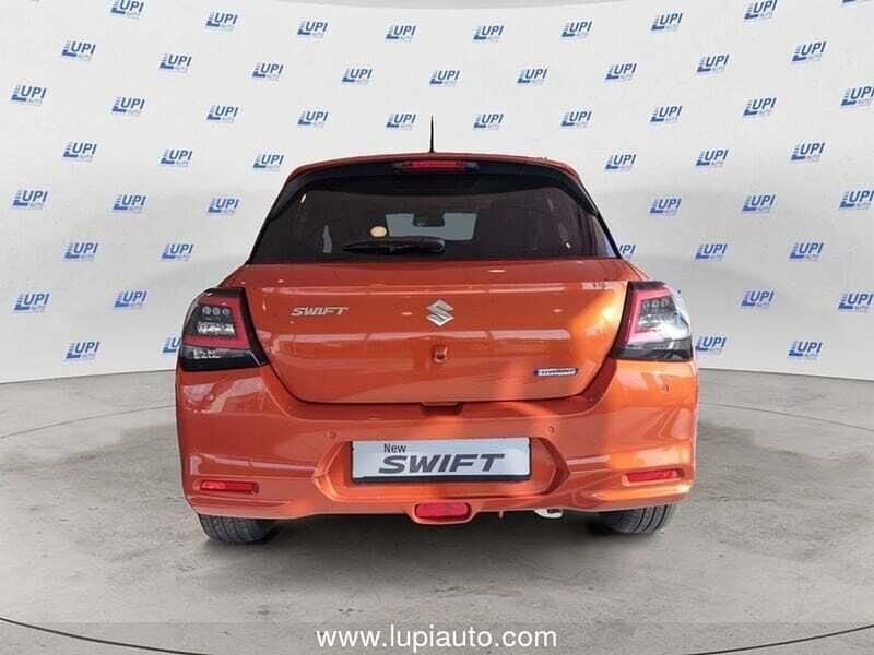Usata Suzuki Swift 83 CV (61 kW) 2023 Arancione Utilitaria