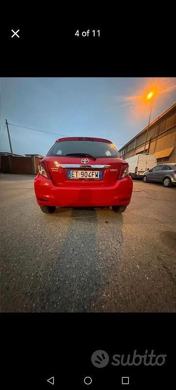 Usata Toyota Yaris 69 CV (50 kW) 2013 Rosso Utilitaria