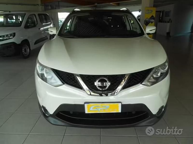 Usata Nissan Qashqai Tekna 131 CV (96 kW) 2016 Bianco perlato SUV