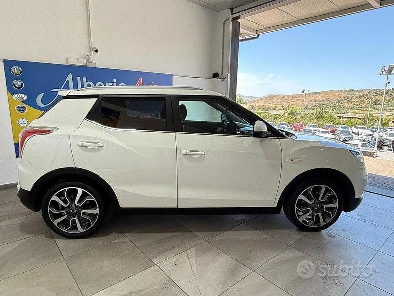 Usata Ssangyong (KGM) Tivoli 116 CV (85 kW) 2016 Bianco SUV