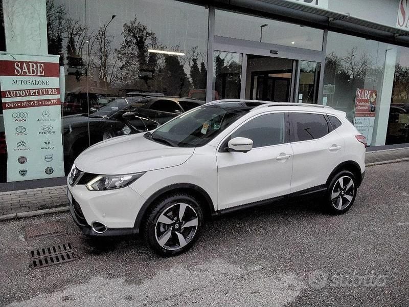 Bianco Usata 2017 Nissan Qashqai N-Vision SUV | 13.850 € (Cara) - Immagine 1/4