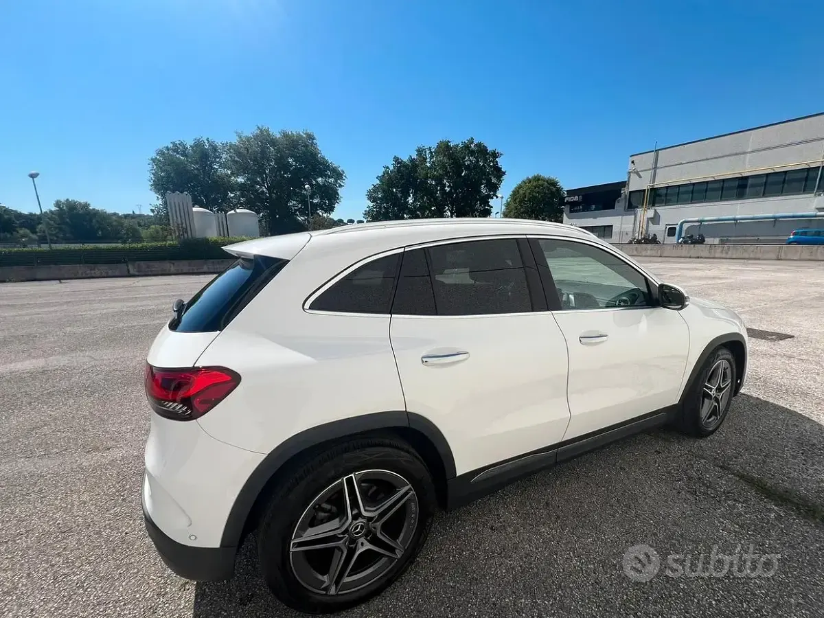 Usata Mercedes GLA180 Premium 116 CV (85 kW) 2023 Bianco SUV
