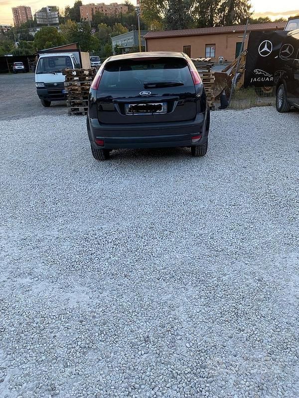 Usata Ford Focus 90 CV (66 kW) 2007 Nero Berlina