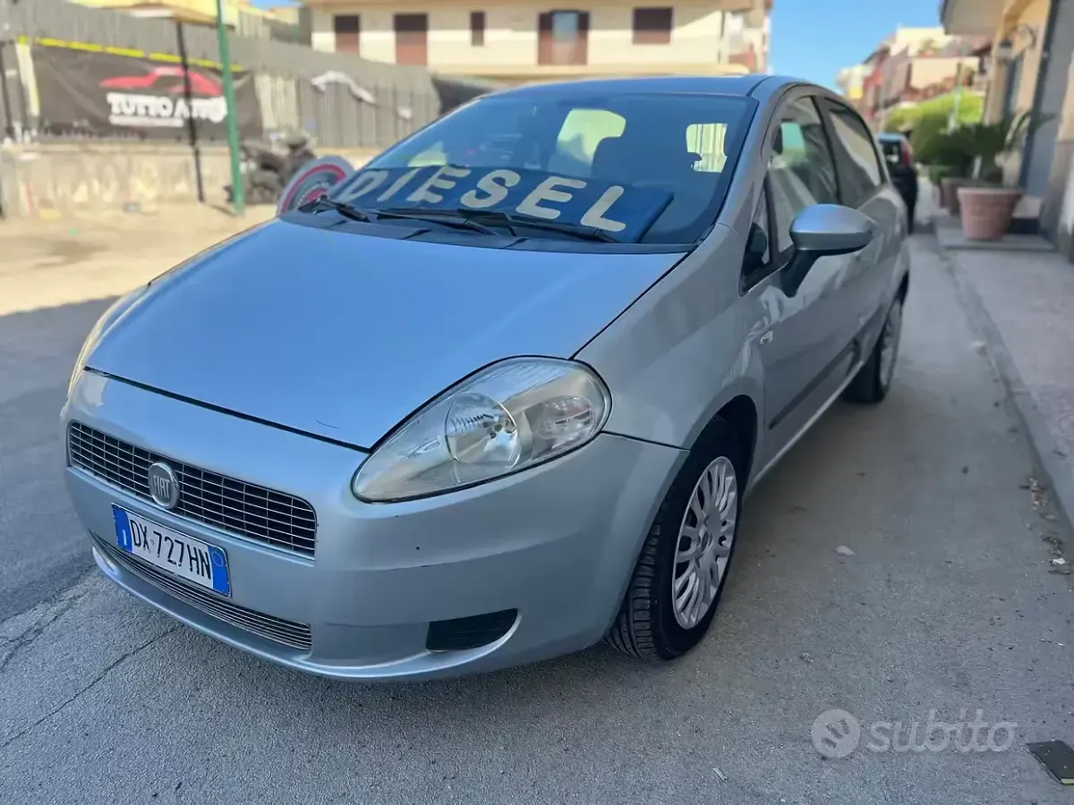 Usata Fiat Grande Punto 75 CV (55 kW) 2010 Grigio Utilitaria