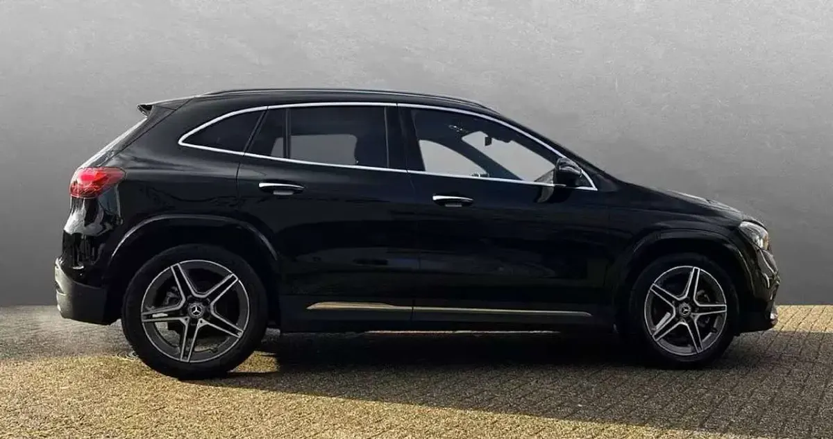 Usado Mercedes GLA200 AMG 163 CV (119 kW) 2025 Negro SUV