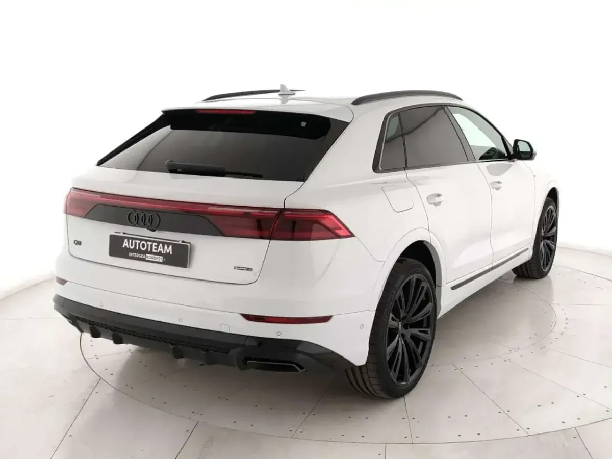 Nuova Audi Q8 S-Line 286 CV (210 kW) 2026 Bianco SUV