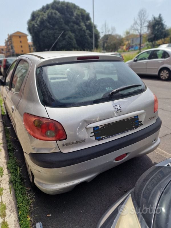 Usata Peugeot 206 68 CV (50 kW) 2005 Grigio Utilitaria