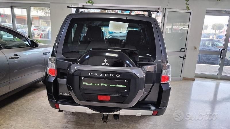 Usata Mitsubishi Pajero Intense 200 CV (147 kW) 2015 Grigio SUV