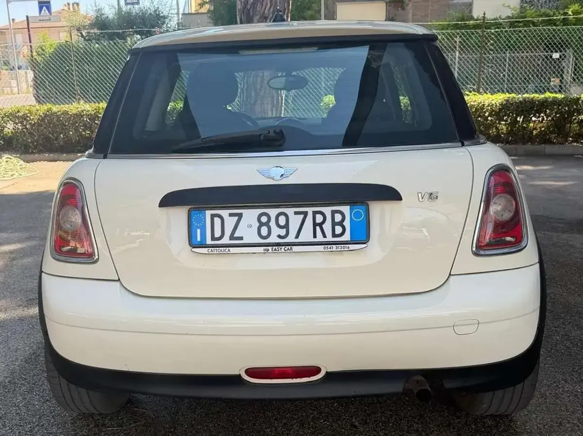Usata Mini Cooper 75 CV (55 kW) 2009 Beige Utilitaria