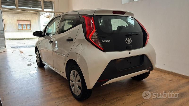 Usata Toyota Aygo 72 CV (52 kW) 2021 Bianco Utilitaria