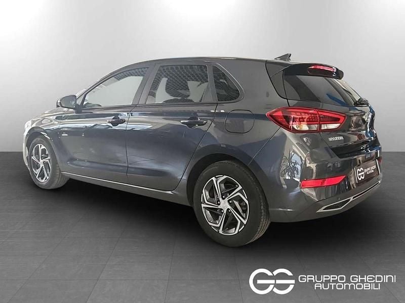 Begagnad Hyundai i30 Prime 120 HK (88 kW) 2023 Dark knight metalizzato Sedan