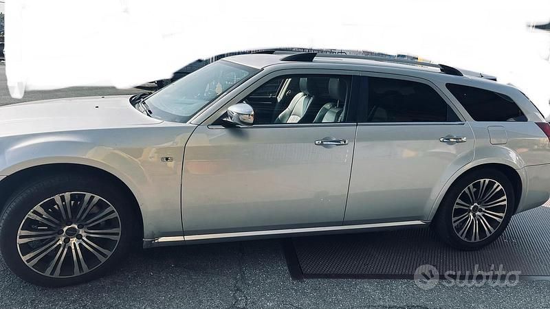 Grigio Usata 2006 Chrysler 300C Tre volumi | 3500 € (Buon prezzo) - Immagine 1/4