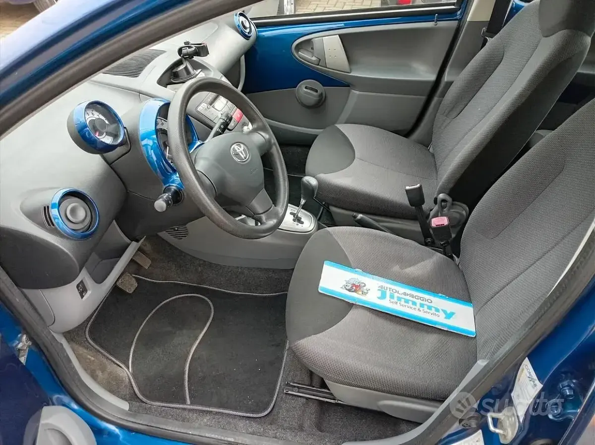 Usata Toyota Aygo 68 CV (50 kW) 2007 Blu Utilitaria