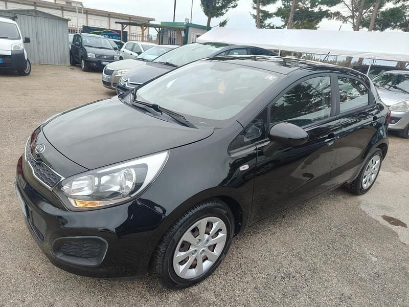 Nero Usata 2012 Kia Rio EX Tre volumi | 3900 € (Buon prezzo) - Immagine 1/4
