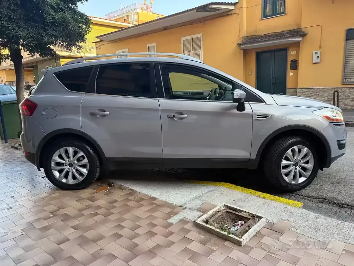 Usata Ford Kuga Titanium 140 CV (102 kW) 2012 Grigio SUV