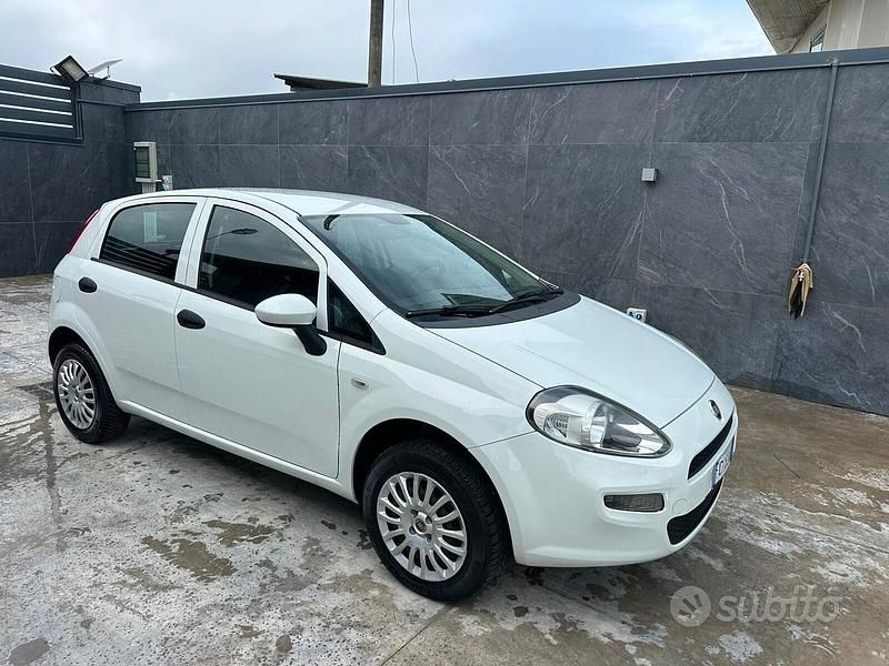 Usata Fiat Punto Lounge 77 CV (56 kW) 2016 Bianco Berlina