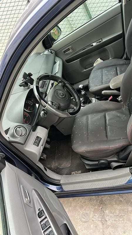 Usata Mazda 2 2002 Blu Monovolume