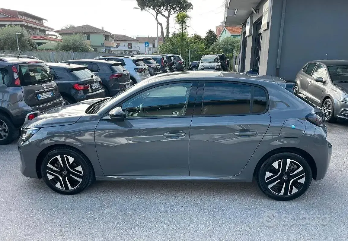 Usata Peugeot 208 Allure 101 CV (74 kW) 2025 Other Utilitaria