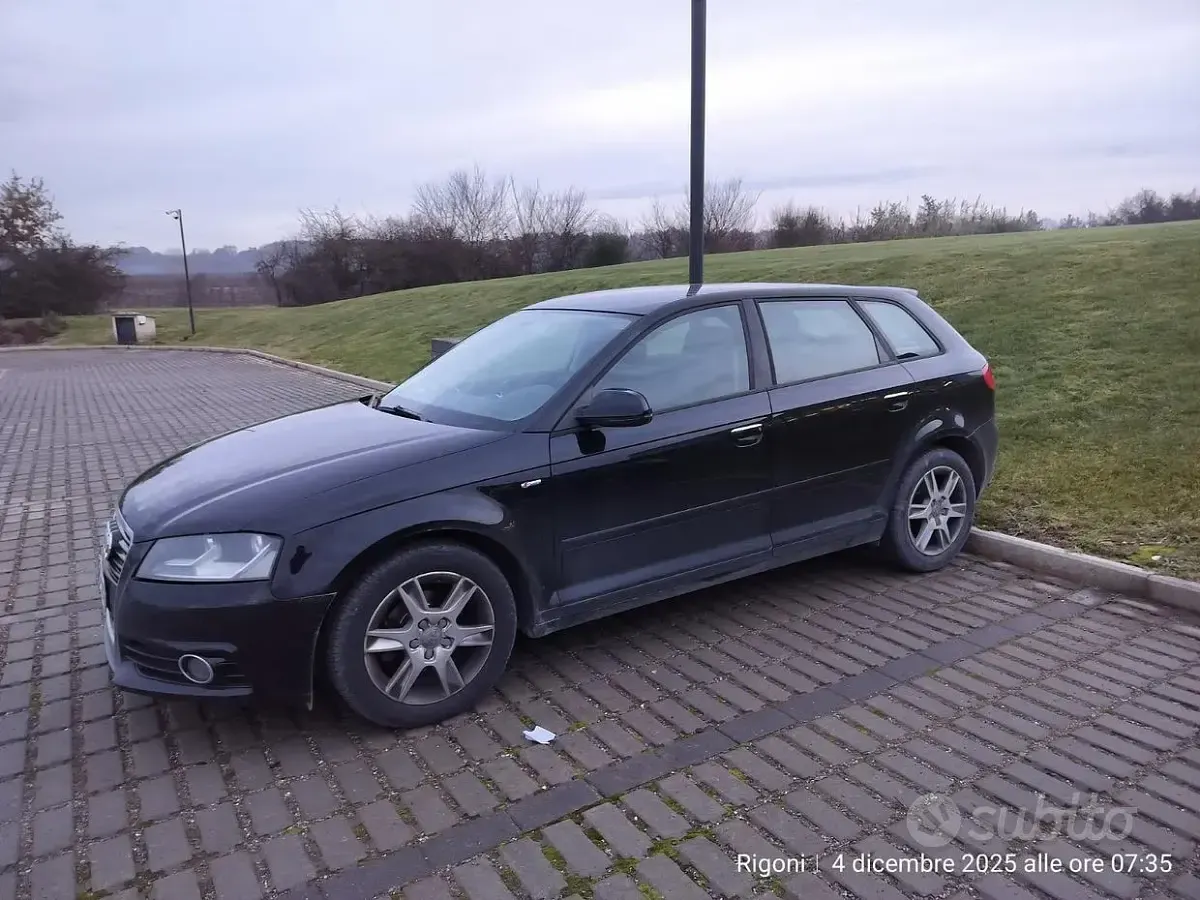 Usata Audi A3 Sportback Young 90 CV (66 kW) 2011 Nero Utilitaria