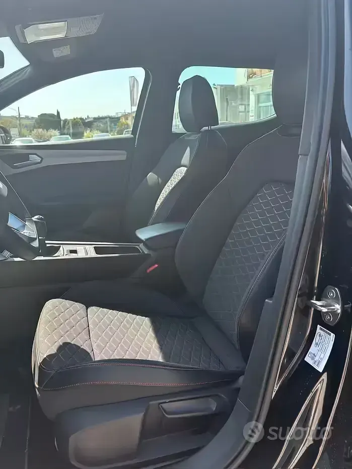 Käytetty Seat Leon FR 131 HP (96 kW) 2021 Musta Sedan