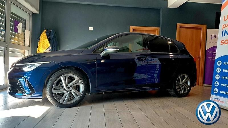 Usata VW Golf VIII R-line 149 CV (109 kW) 2022 Blu Berlina