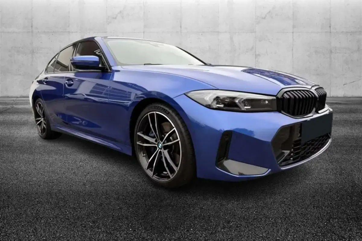 Usata BMW 330 M Sport 286 CV (210 kW) 2024 Blu/azzurro Berlina