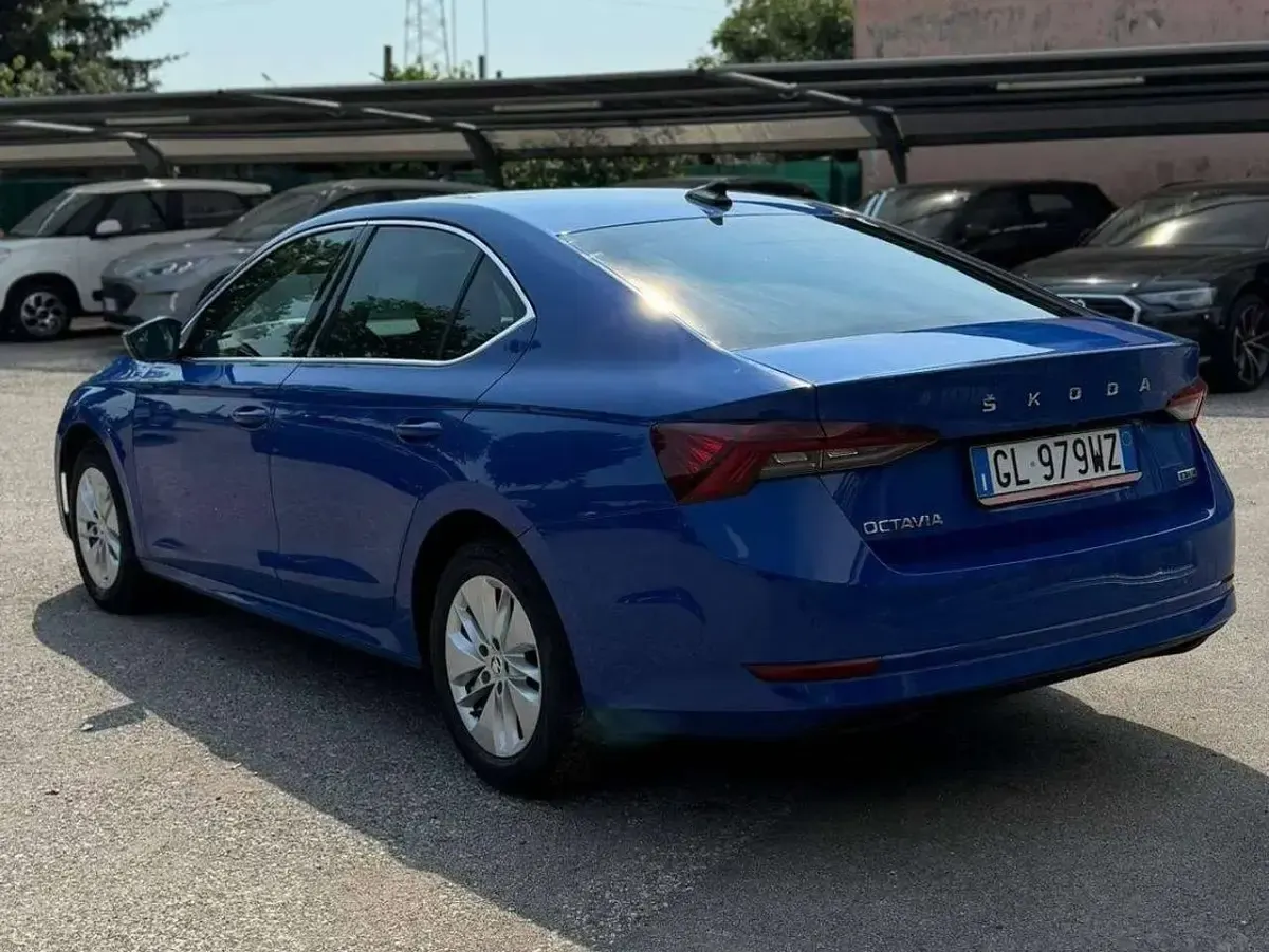 Usata Skoda Octavia Ambition 110 CV (80 kW) 2022 Blu/azzurro Berlina