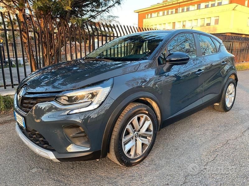Usata Renault Captur Techno 100 CV (73 kW) 2023 Grigio SUV