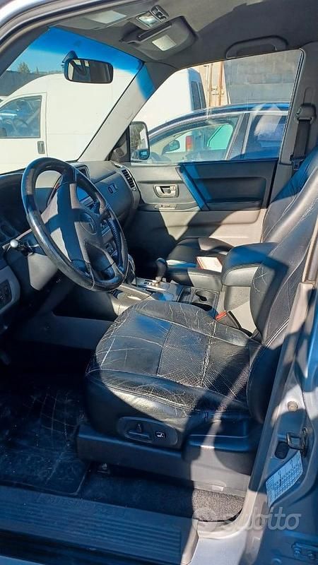 Usata Mitsubishi Pajero 160 CV (117 kW) 2004 Grigio SUV