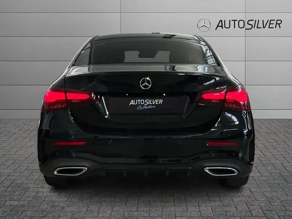 Usata Mercedes A180 Advanced Plus 116 CV (85 kW) 2023 Nero / metallizzato Berlina