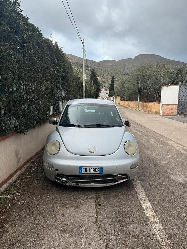 Usado VW New Beetle 102 CV (75 kW) 2005 Gris Utilitario