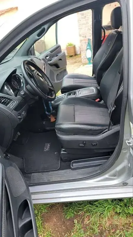 Usata Lancia Voyager Silver 177 CV (130 kW) 2015 Argento Monovolume