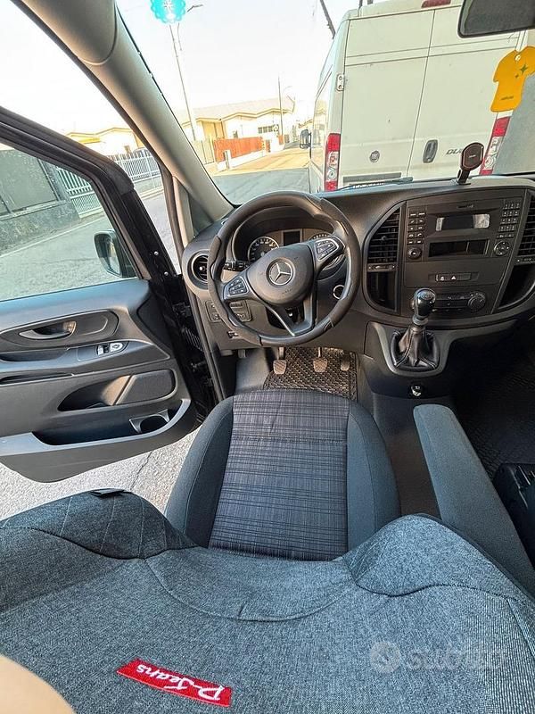 Usata Mercedes Vito 136 CV (100 kW) 2017 Nero Furgone