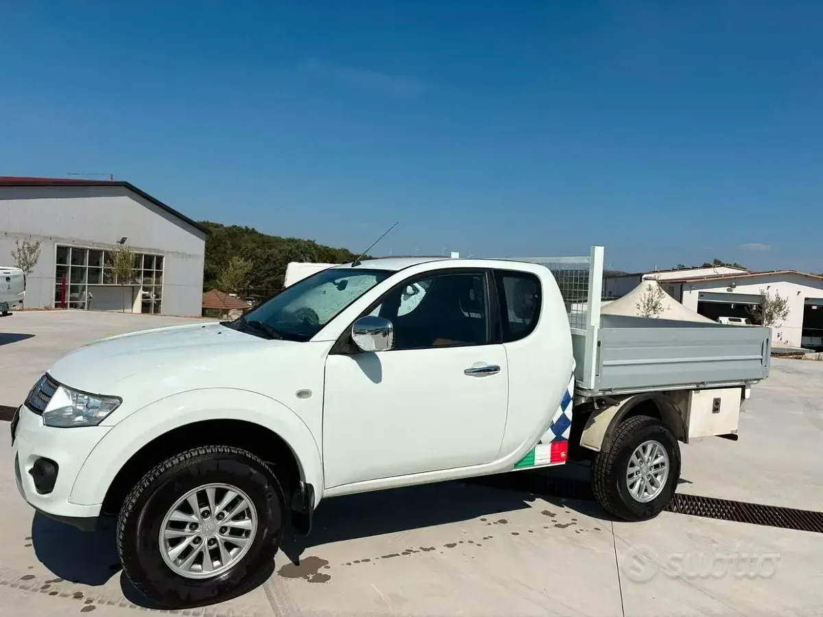 Usata Mitsubishi L200 178 CV (130 kW) 2014 Bianco Pick-up