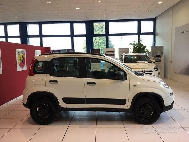 Usata Fiat Panda 4x4 S 85 CV (62 kW) 2020 Bianco Utilitaria