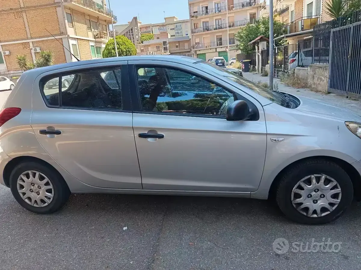 Usata Hyundai i20 78 CV (57 kW) 2010 Grigio Utilitaria