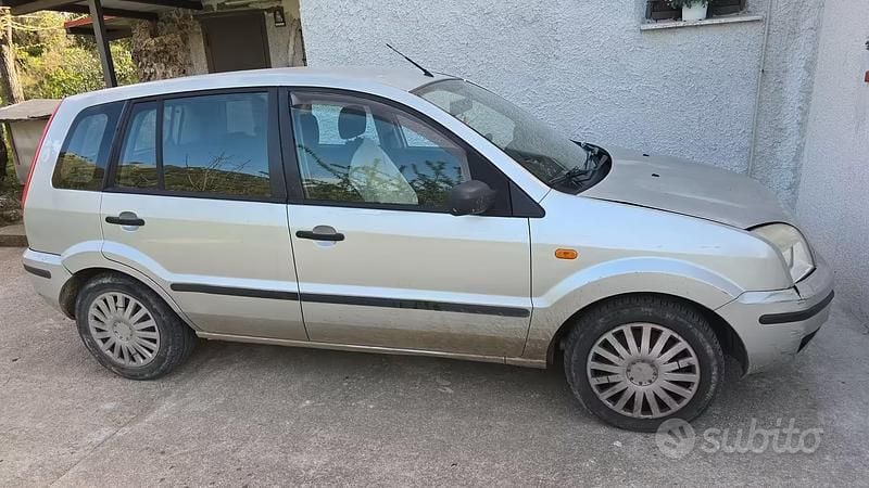 Usata Ford Fusion 68 CV (50 kW) 2002 Utilitaria