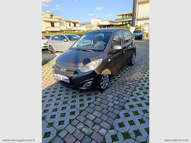 Usata Hyundai i10 Classic 69 CV (50 kW) 2012 Gray Utilitaria