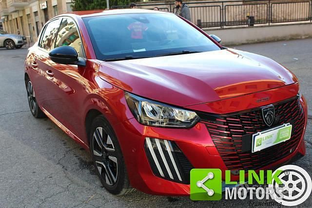 Usata Peugeot 208 Allure 101 CV (74 kW) 2024 Rosso Utilitaria