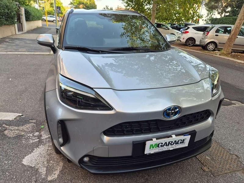 Argento Usata 2023 Toyota Yaris Hybrid Trend Station wagon | 23.900 € (Buon prezzo) - Immagine 1/4
