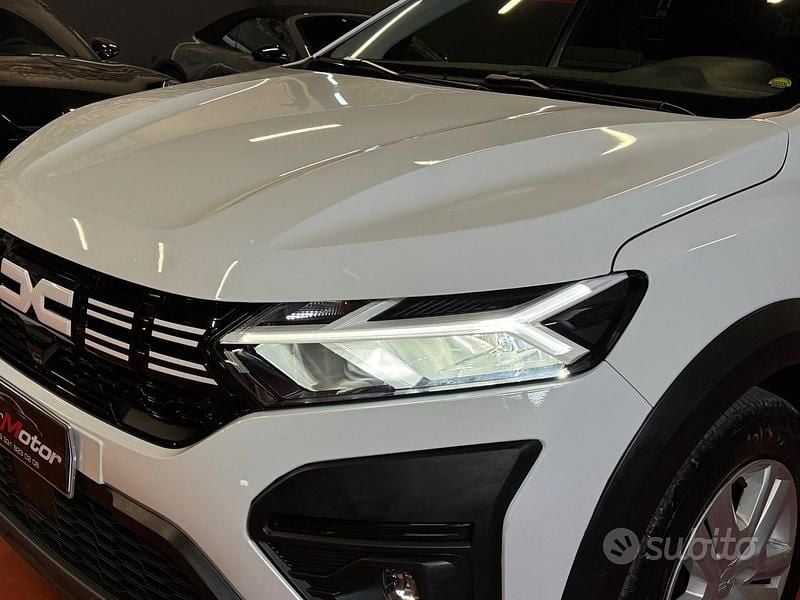 Usata Dacia Jogger Essentiel 101 CV (74 kW) 2023 Bianco Monovolume