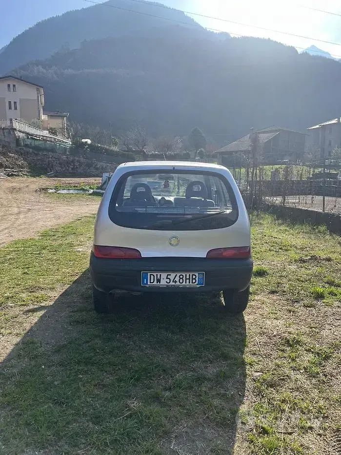 Usata Fiat 600 54 CV (39 kW) 2009 Grigio Utilitaria