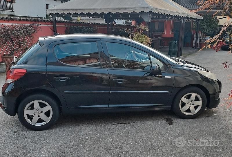 Usata Peugeot 207 95 CV (69 kW) 2010 Nero Utilitaria