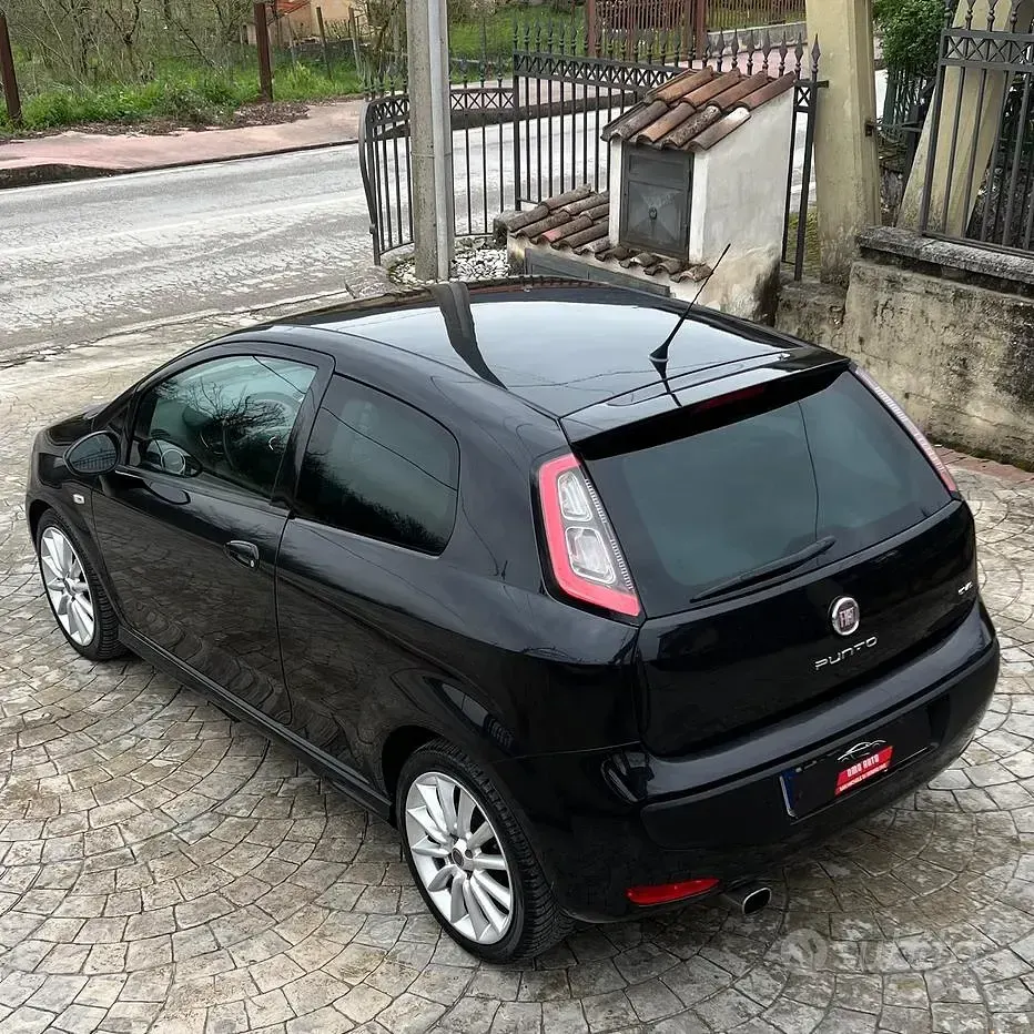 Usata Fiat Punto Evo 95 CV (69 kW) 2011 Nero Utilitaria