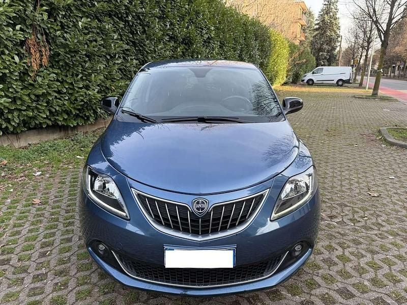 Usata Lancia Ypsilon Gold 69 CV (50 kW) 2023 Blu/azzurro Utilitaria
