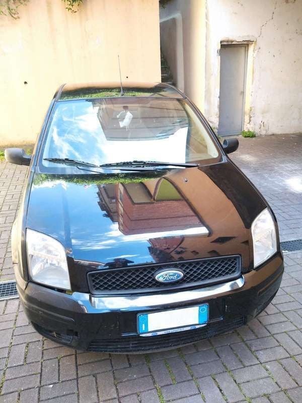 Nero Usata 2005 Ford Fusion Collection Monovolume | 1690 € (Ottimo prezzo) - Immagine 1/4