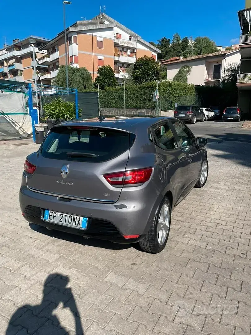 Usata Renault Clio 75 CV (55 kW) 2012 Grigio Berlina