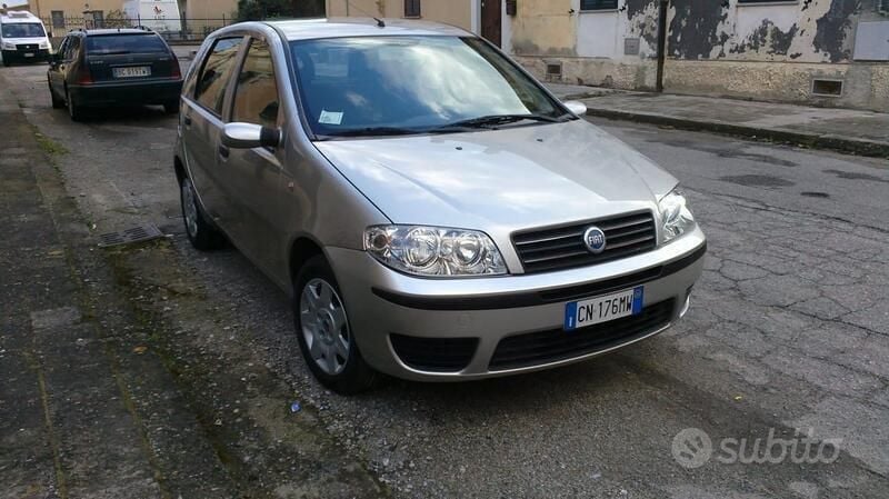 Usata Fiat Punto 60 CV (44 kW) 2004 Grigio Utilitaria