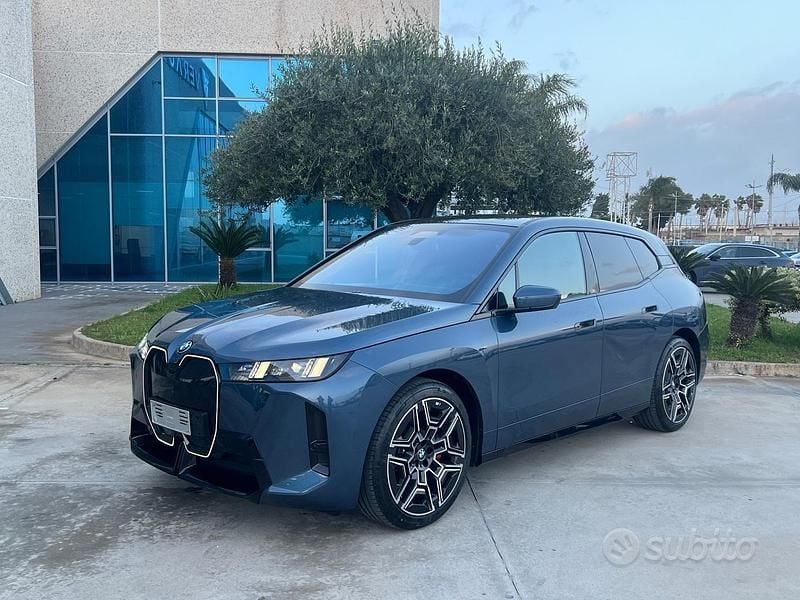 Nuova BMW iX M Sport 300 kW (408 CV) 2025 Blu SUV