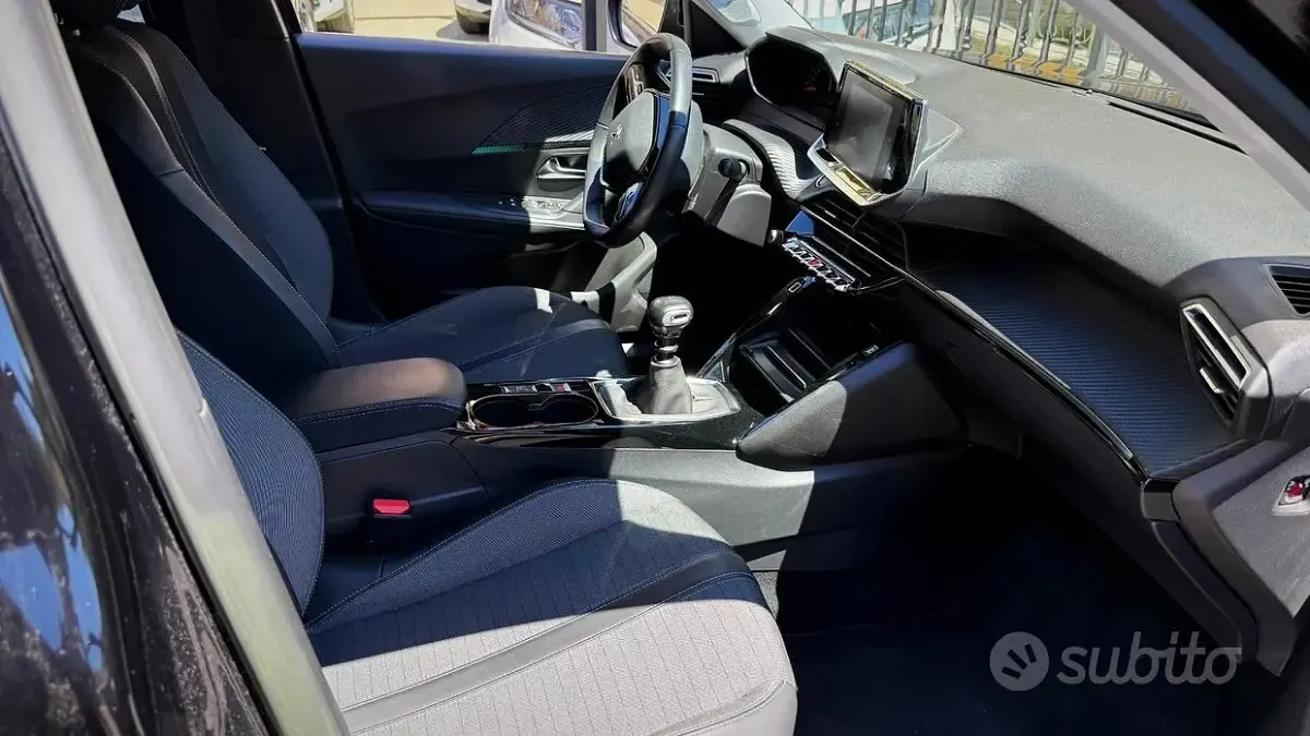 Usata Peugeot 2008 Allure 110 CV (80 kW) 2022 Nero SUV